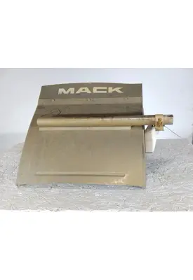 MACK PINNACLE FENDER, QUARTER/HALF REAR