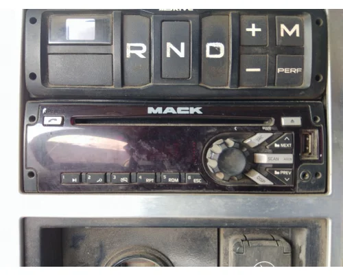 MACK PINNACLE RADIO AMFMBLUETOOTH
