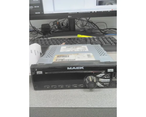 MACK PINNACLE RADIO AMFMBLUETOOTH