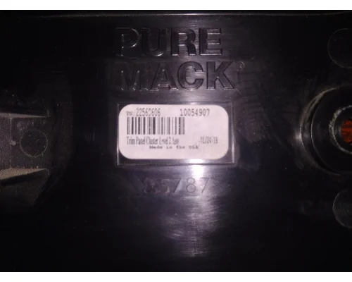 MACK PINNACLE TRIM INTERIOR