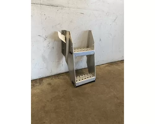MACK Pinnacle CXU612 Step