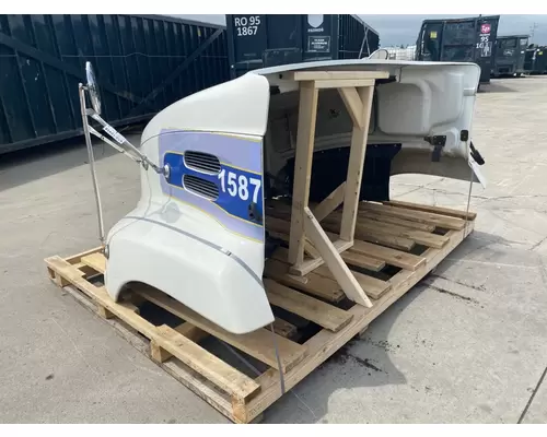 MACK Pinnacle CXU613 Hood