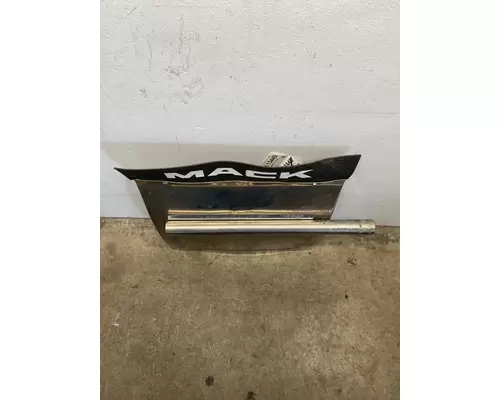 MACK Pinnacle Fender Extension