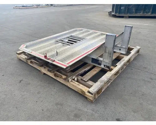 MACK Pinnacle Headache Rack