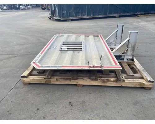 MACK Pinnacle Headache Rack