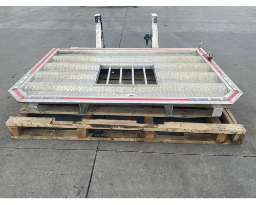 MACK Pinnacle Headache Rack