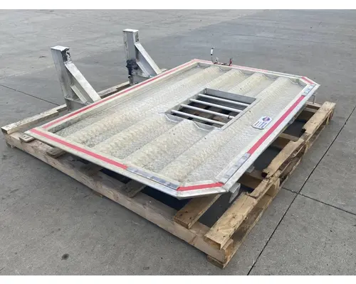 MACK Pinnacle Headache Rack