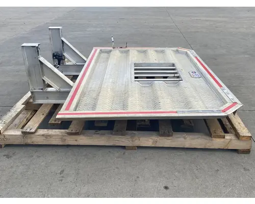 MACK Pinnacle Headache Rack