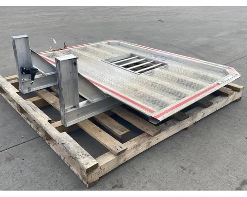 MACK Pinnacle Headache Rack