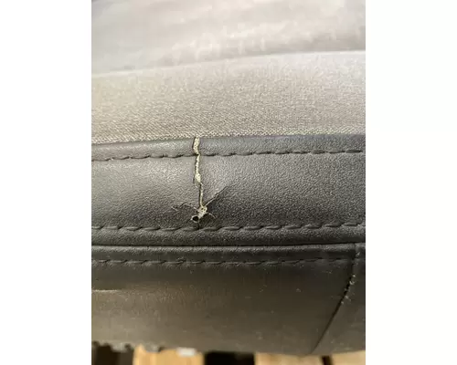 MACK Pinnacle Seat, Front