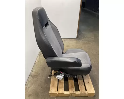 MACK Pinnacle Seat, Front