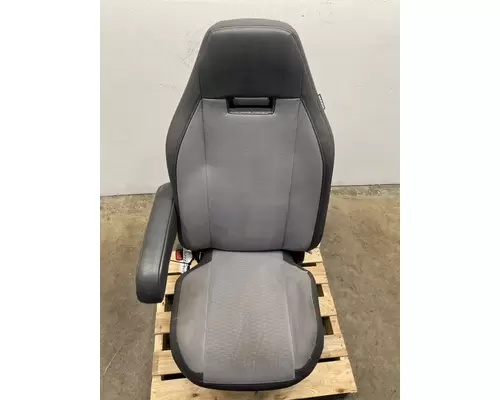 MACK Pinnacle Seat, Front
