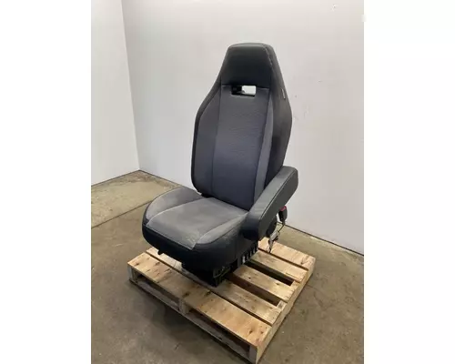 MACK Pinnacle Seat, Front