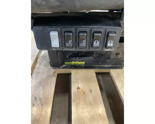 MACK Pinnacle Seat, Front