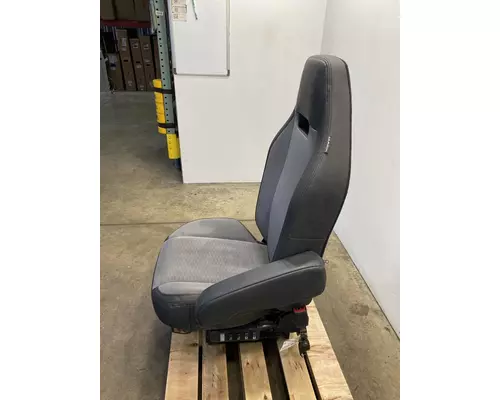 MACK Pinnacle Seat, Front