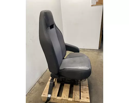 MACK Pinnacle Seat, Front