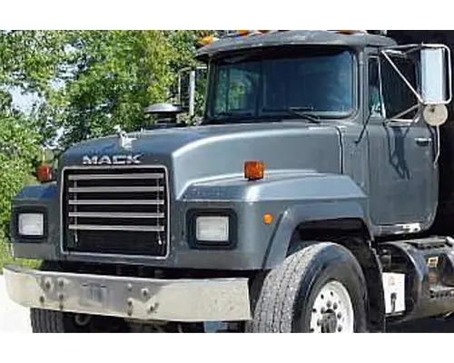 MACK R Model Hood