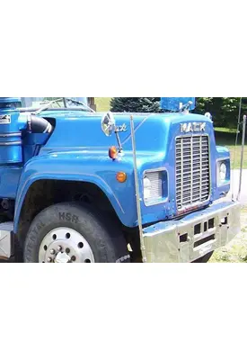 MACK R Model Hood