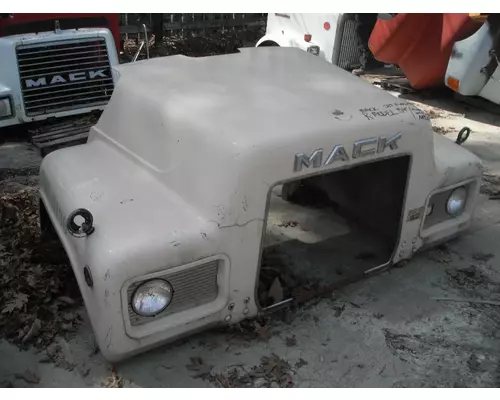 MACK R Model Hood