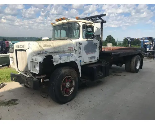 MACK R612ST Cab Assembly