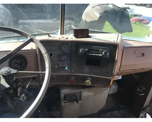 MACK R612ST Dash Assembly