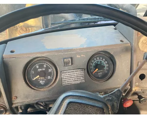 MACK R612ST Instrument Cluster