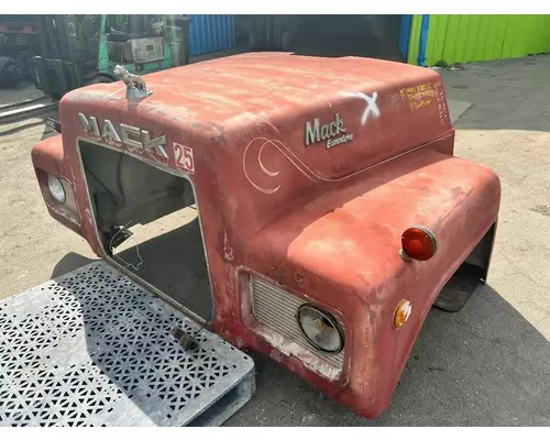 MACK R688ST Hood