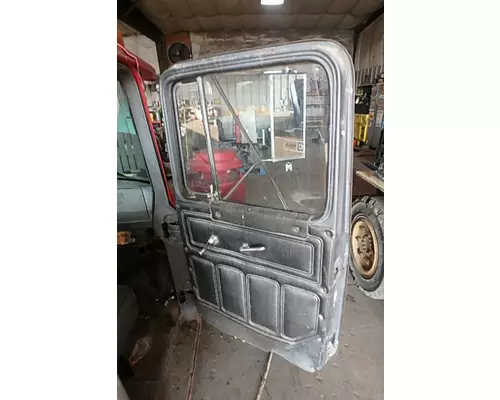 MACK R688T Door Assembly, Front