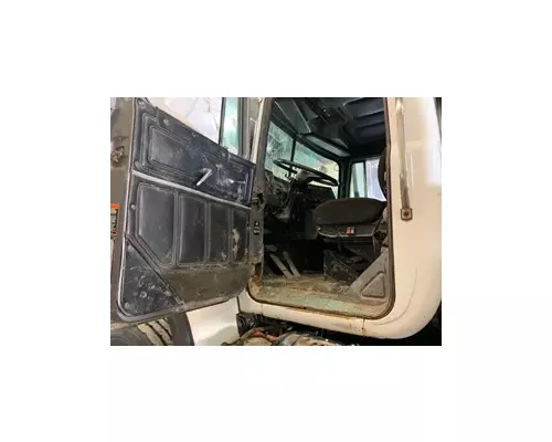 MACK RB688S Cab
