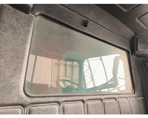 MACK RB690S Back Glass