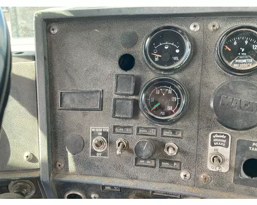 MACK RB690S Dash Assembly