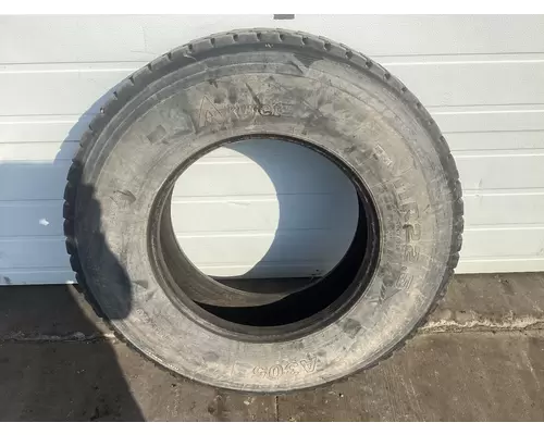 MACK RB690S Tires