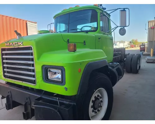 MACK RD600 SERIES Complete Vehicle