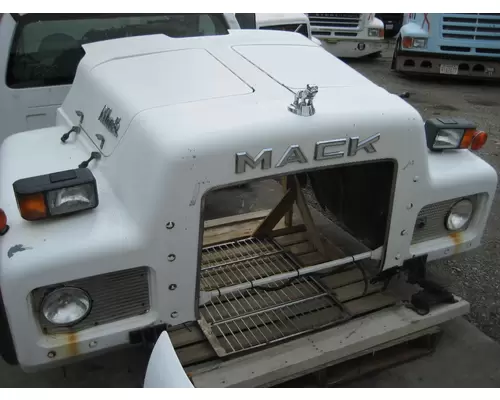 MACK RD600 SERIES Hood