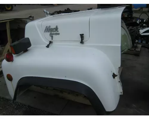 MACK RD600 SERIES Hood