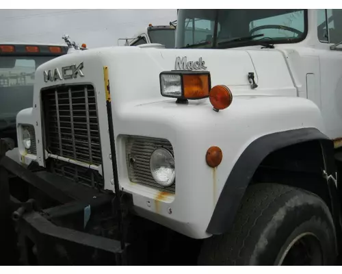 MACK RD600 SERIES Hood