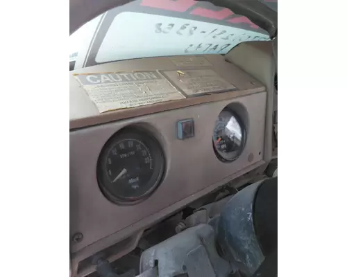 MACK RD686 GAUGE CLUSTER