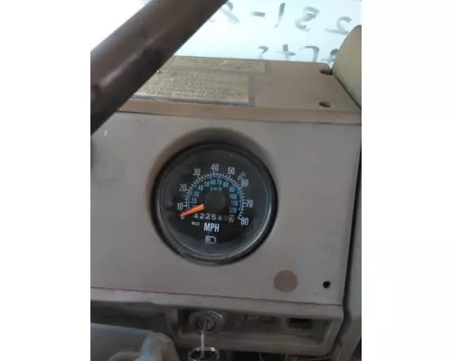 MACK RD686 GAUGE CLUSTER