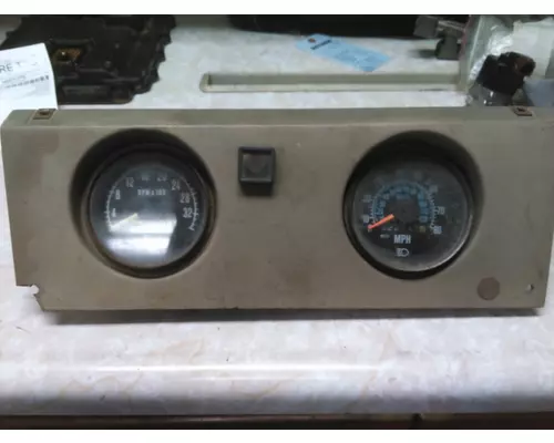 MACK RD686 GAUGE CLUSTER