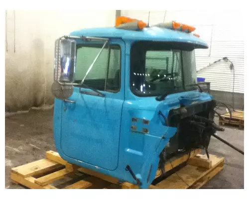 MACK RD688S 8102 cab, complete