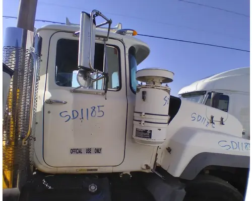 MACK RD688S Cab Assembly