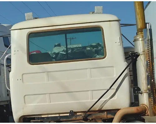 MACK RD688S Cab Assembly