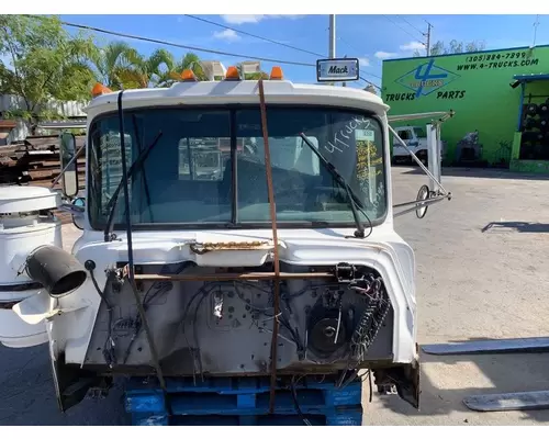 MACK RD688S Cab