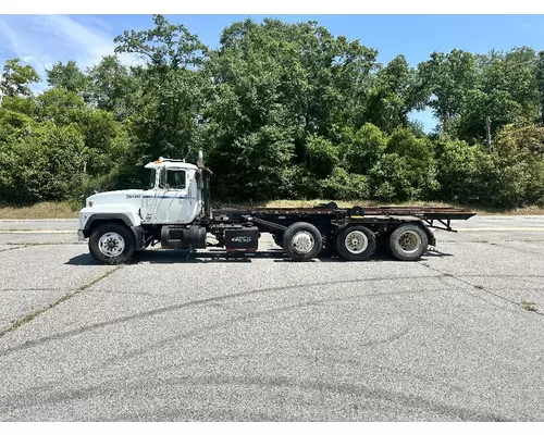 MACK RD688S Complete Vehicle