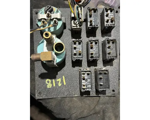 MACK RD688S Dash Panel