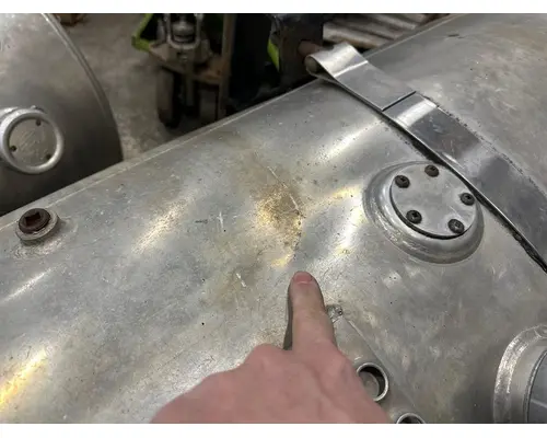 MACK RD688S Fuel Tank