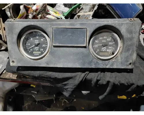 MACK RD688S Instrument Cluster