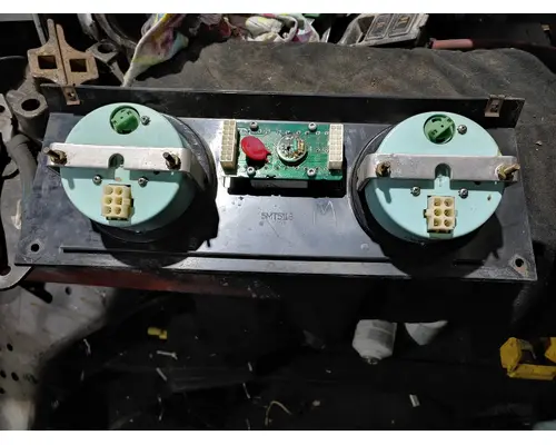MACK RD688S Instrument Cluster