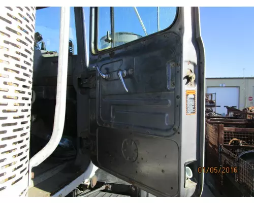 MACK RD688 DOOR ASSEMBLY, FRONT