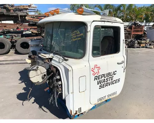 MACK RD690S Cab